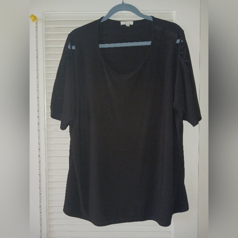 Black texture fabric with 1/2 sleeves with Lattice sleeves 2xl